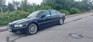 BMW 750IL (8 foto / 9)