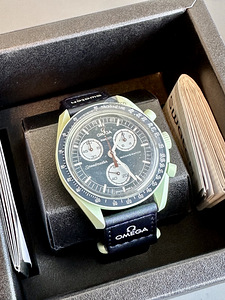 Omega Swatch Moonswatch (3 фото из 3)