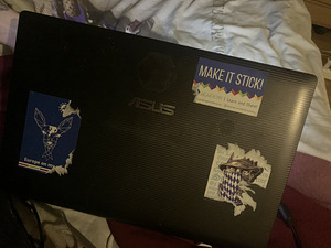 Ноутбук Asus (4 фото из 6)