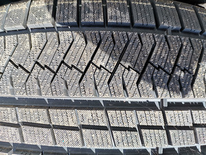 Uus aastaringne kumm 235/65R17 (3 foto / 3)