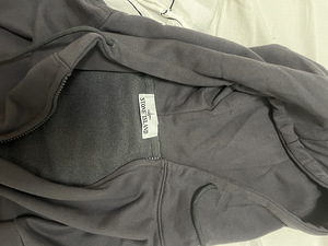 Stone Islandi lukuga pusa (4 foto / 4)