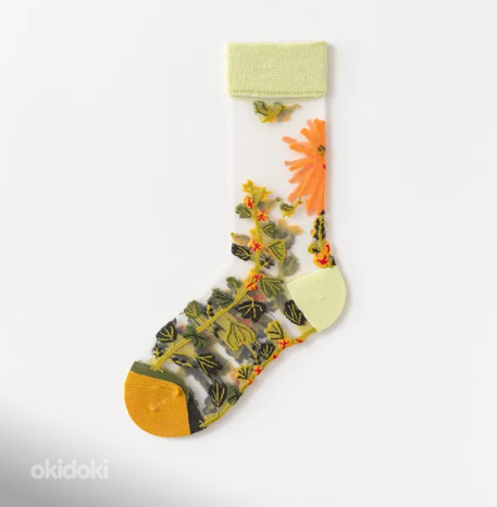 Lillelise tikandiga naiste sokid/Embroidered socks (foto #1)