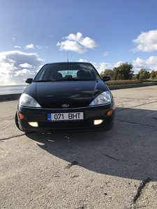 Ford Focus Ghia 1.6 automat (2 foto / 9)