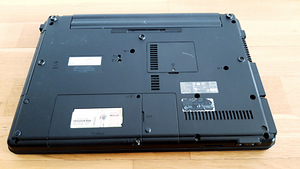 HP Compaq 610 15,6"/C2D/4GB/320GB/2h (9 foto / 10)