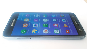 Samsung Galaxy J3 Black 2016 (4 foto / 7)