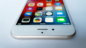 Apple iPhone 6 Gold 64GB + kõrvaklapid (4 foto / 8)