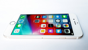 Apple iPhone 6 Gold 64GB + kõrvaklapid (6 foto / 8)