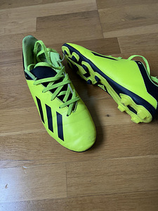 Jalgpallijalatsid Adidas, suurus 36.5 (3 foto / 3)