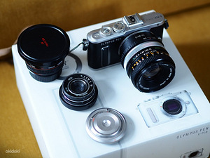 Olympus PEN E-PL8 hübriidkaamera koos objektiividega. (1 foto / 8)