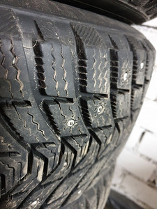 Talve naastrehvid Michelin 215/65/16 + valuveljed (2 foto / 4)