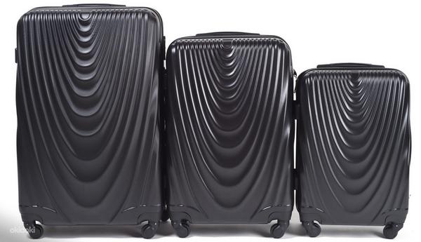 Качественные чемоданы, разных размеров и цветов (фото #1)