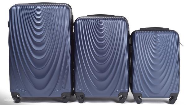 Качественные чемоданы, разных размеров и цветов (фото #2)