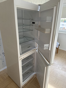 Ära anda külmkapp - töökorras - vajab pesu ja puhastust (2 foto / 2)