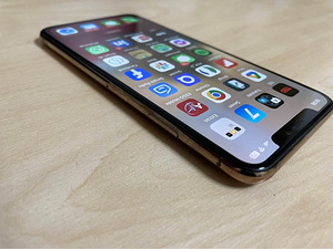 iPhone XS Max (battery 86%) (6 foto / 7)