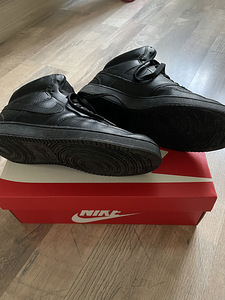 Nike мужские кроссовки (2 фото из 3)