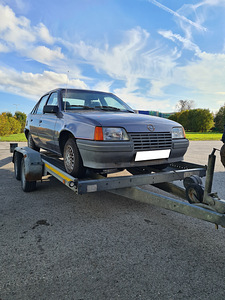 Opel Kadett E 1987 1,8L sedaan varuosad (1 foto / 1)