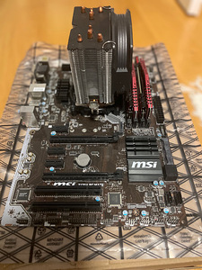 Used computer parts for a gaming computer. (7 foto / 10)