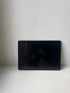 iPad 6 wifi (2 foto / 3)