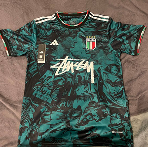 Italy x Stussy – Green Jersey (1 foto / 3)