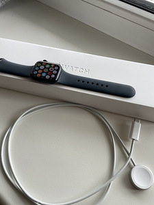 Apple Watch series 8/ 41 mm (1 foto / 5)