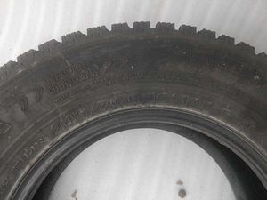 Подержанные шипованные шины Nokian (245/70 R16) 4 шт. (3 фото из 5)