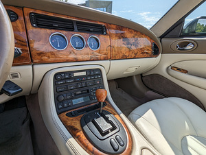 Jaguar XK8 Cabrio 4.0 V8 (13 foto / 15)