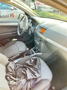 Opel Astra h 1.7 tdi (6 foto / 10)