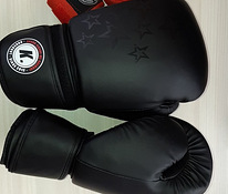 Боксерские перчатки и бинты