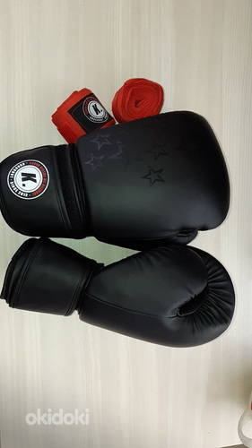 Боксерские перчатки и бинты (фото #1)