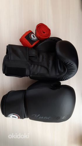 Боксерские перчатки и бинты (фото #2)