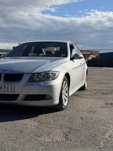 BMW 320i (3 foto / 15)