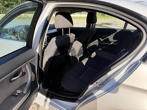 BMW 320i (12 foto / 15)