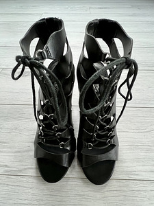 Guess (2 foto / 5)