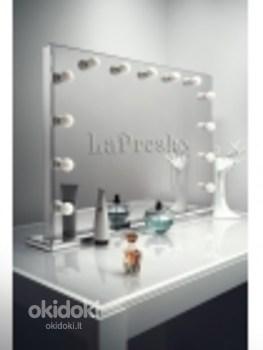 Зеркало для макияжа на подставке 900 х 700 (фото #1)