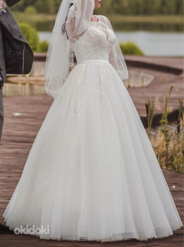 Блестящее свадебное платье (фото #3)