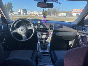 Subaru Legacy (9 foto / 11)