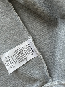 BURBERRY (3 foto / 3)