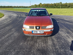 Аренда автомобиля (6 фото из 6)