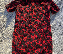 Красно-черное платье с цветочным узором