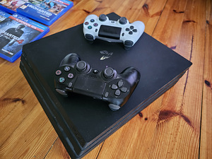 Playstation 4 Pro (1 ТБ) + гитара + 12 игр (3 фото из 4)