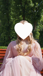 Käsitööna valminud lõpetamise/pulmakleit