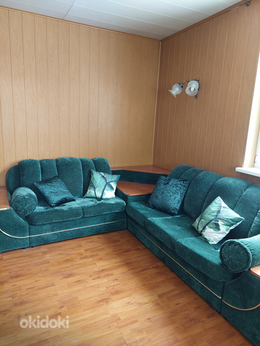 Угловой диван-кровать и столик (фото #1)