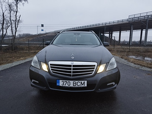 Mercedes-Benz E350 (14 foto / 15)