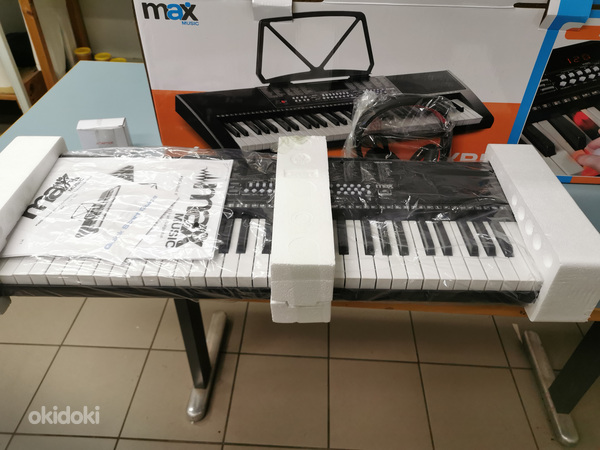 Max KB5 61-клавишный синтезатор (фото #1)