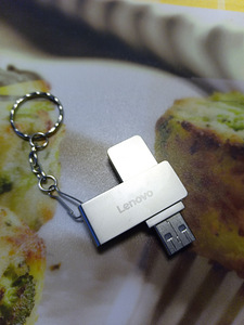 USB 64 TB (3 foto / 3)