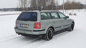Volkswagen Passat 2004 1.9TDi 96kW 6 Manual (4 фото из 15)