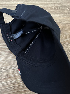 Tommy Hilfiger (2 фото из 2)