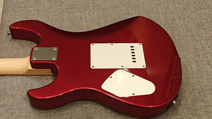 Yamaha Pacifica Elektrikitarr komplekt (6 foto / 10)