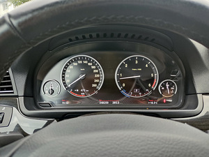 BMW f11 530xd (10 foto / 10)