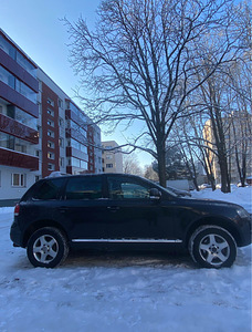 Volkswagen Touareg (6 foto / 10)